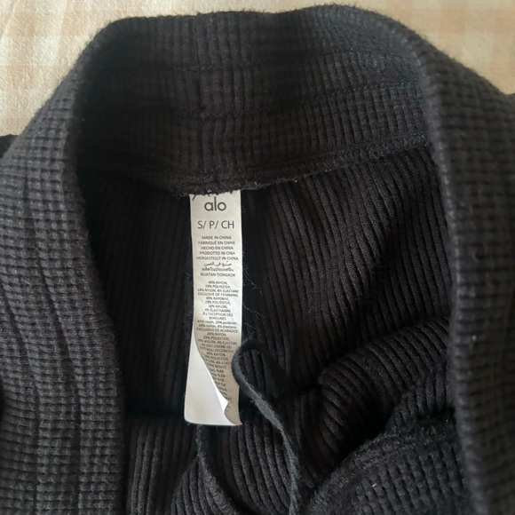 Alo Waffle High-Waist Weekend Escape Short - Picture 4 of 4